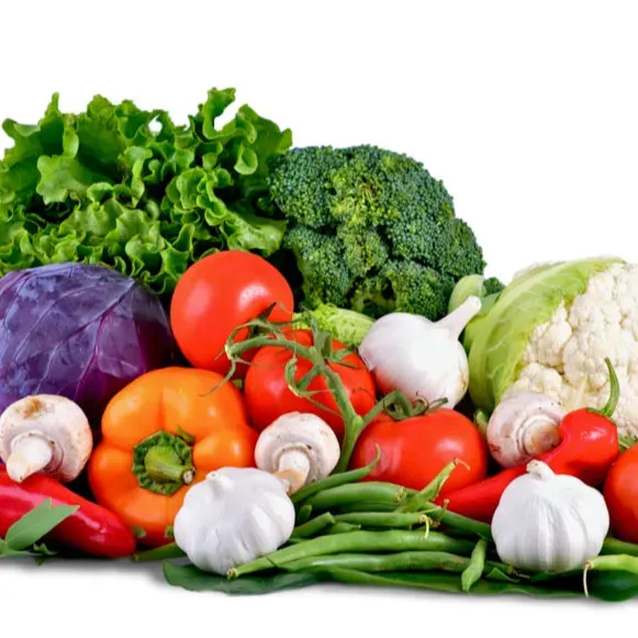 Frutas y verduras frescas en el anaquel de Almacén La Victoria